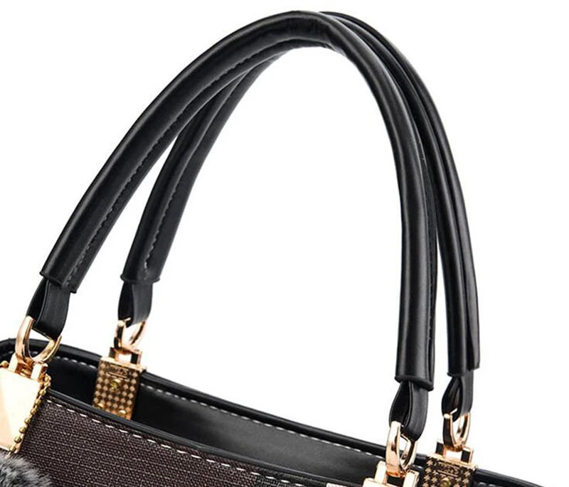 Bolso Bandolera de Piel Sintética - Con Pompón