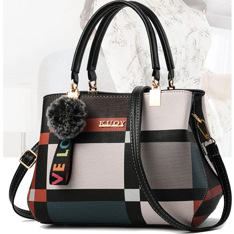 Bolso Bandolera de Piel Sintética - Con Pompón
