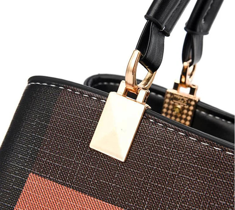 Bolso Bandolera de Piel Sintética - Con Pompón