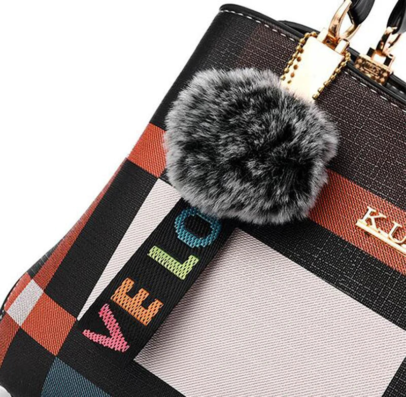 Bolso Bandolera de Piel Sintética - Con Pompón